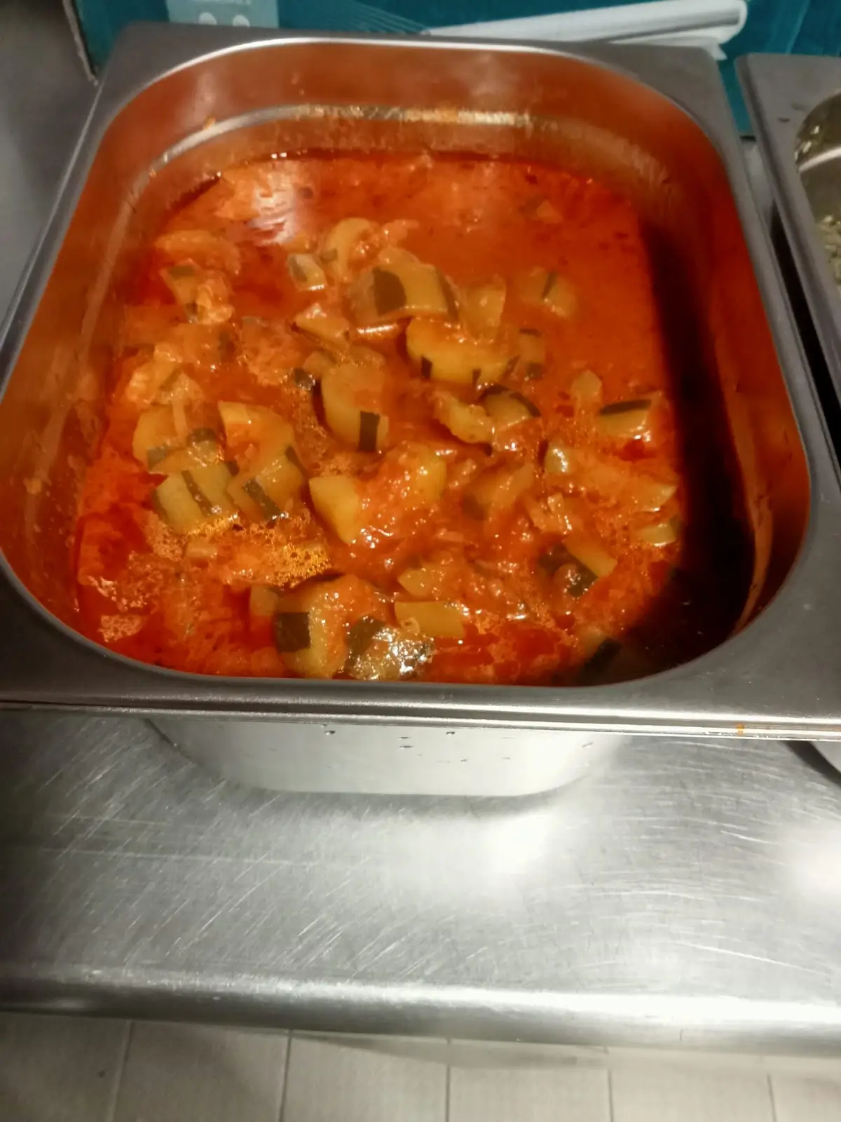 Plat afghan en sauce servi lors de l'événement traiteur à La Comédie de Colmar.